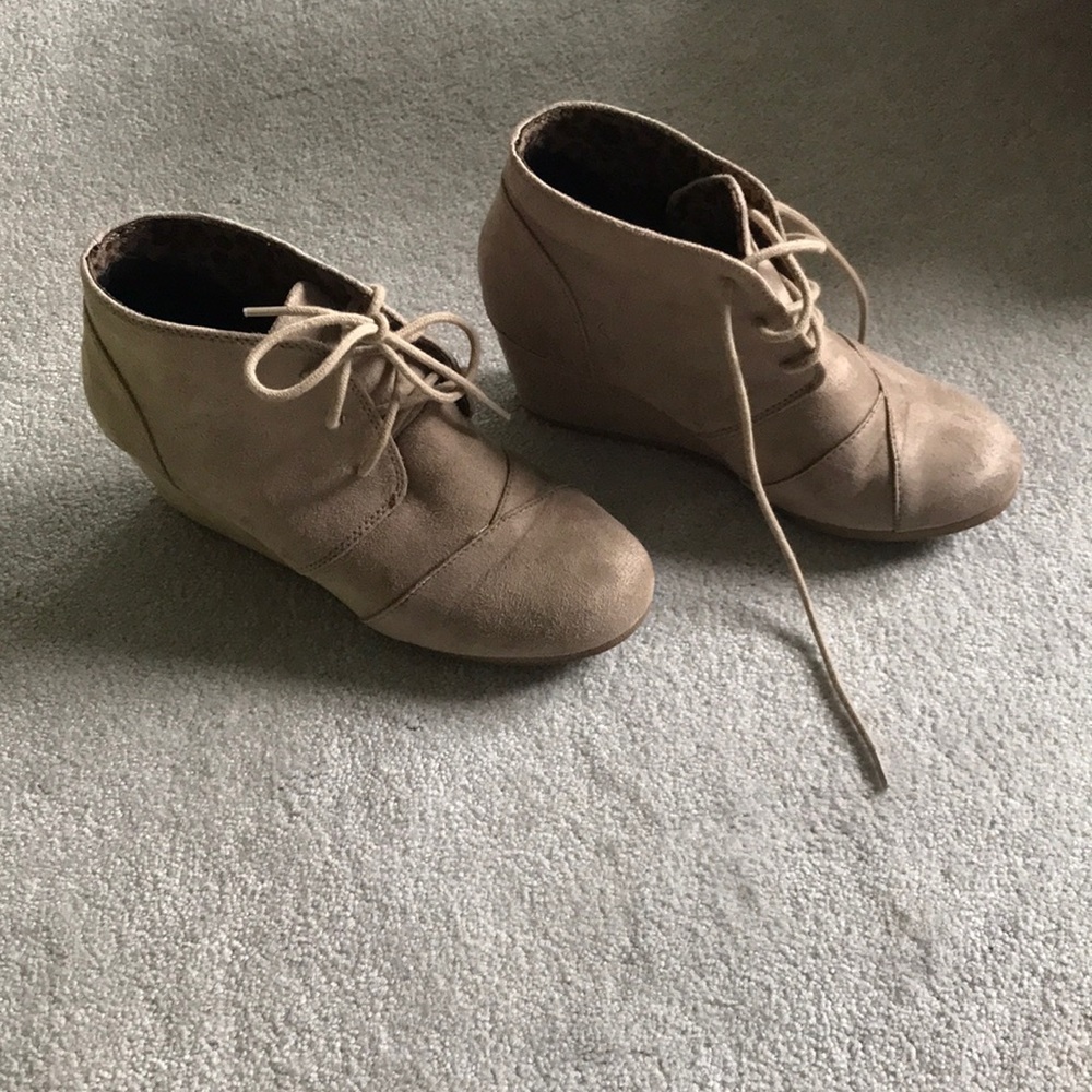 CityClassified heeled ankle boot/shoe Size 8